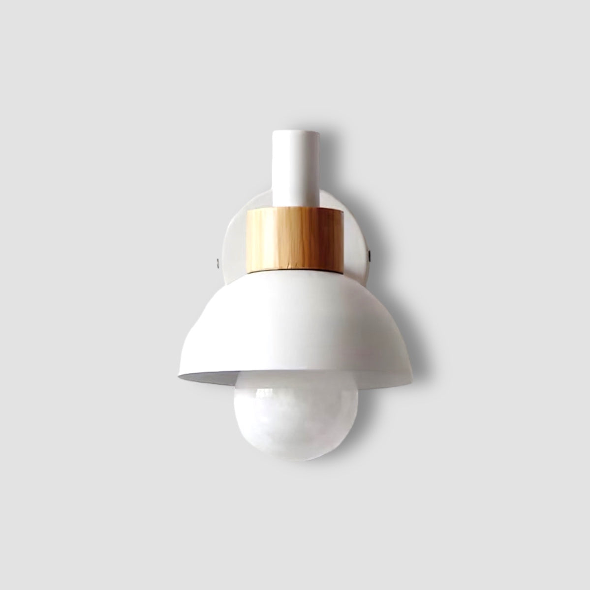 Minimalistisk vägglampa i trä