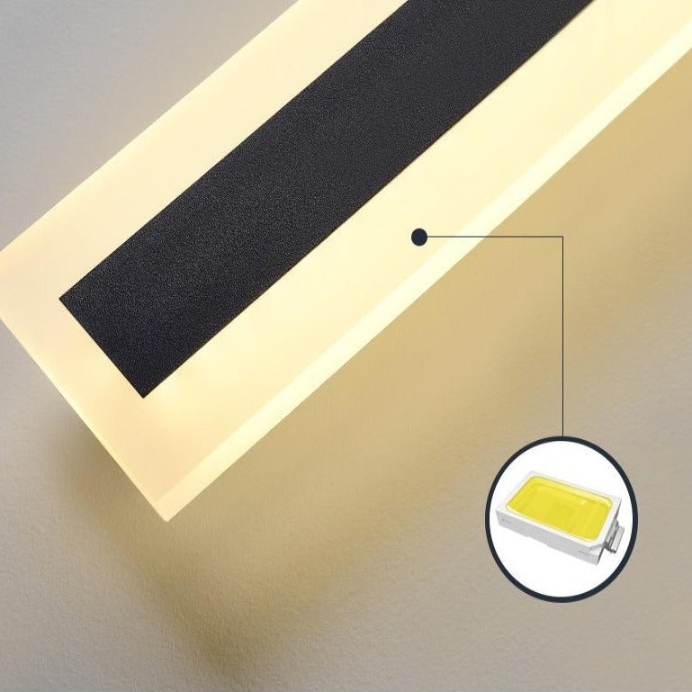 Vattentät utomhusvägglampa med en ram