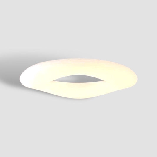 Taklampa med oval form