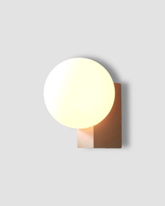 Minimalistisk vägglampa i trä