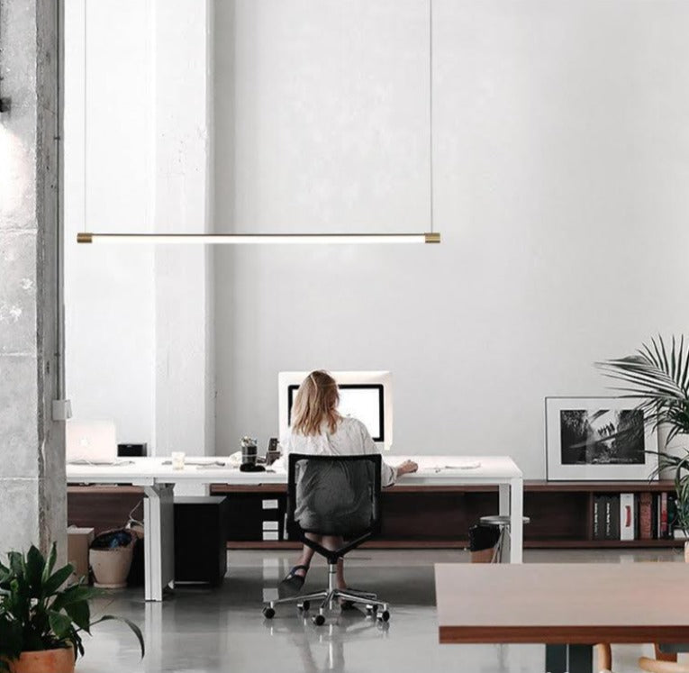 Minimalistisk barformad taklampa med guldfinish