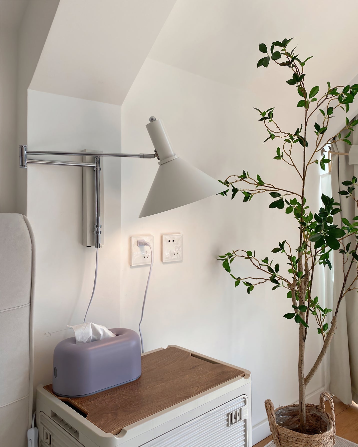 Vägglampa för minimalistiskt kontor