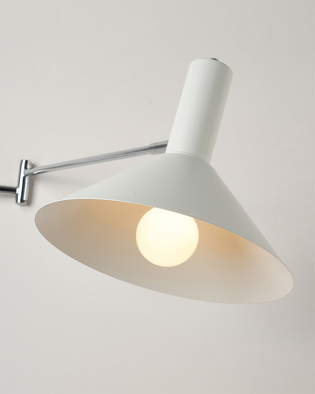 Vägglampa för minimalistiskt kontor