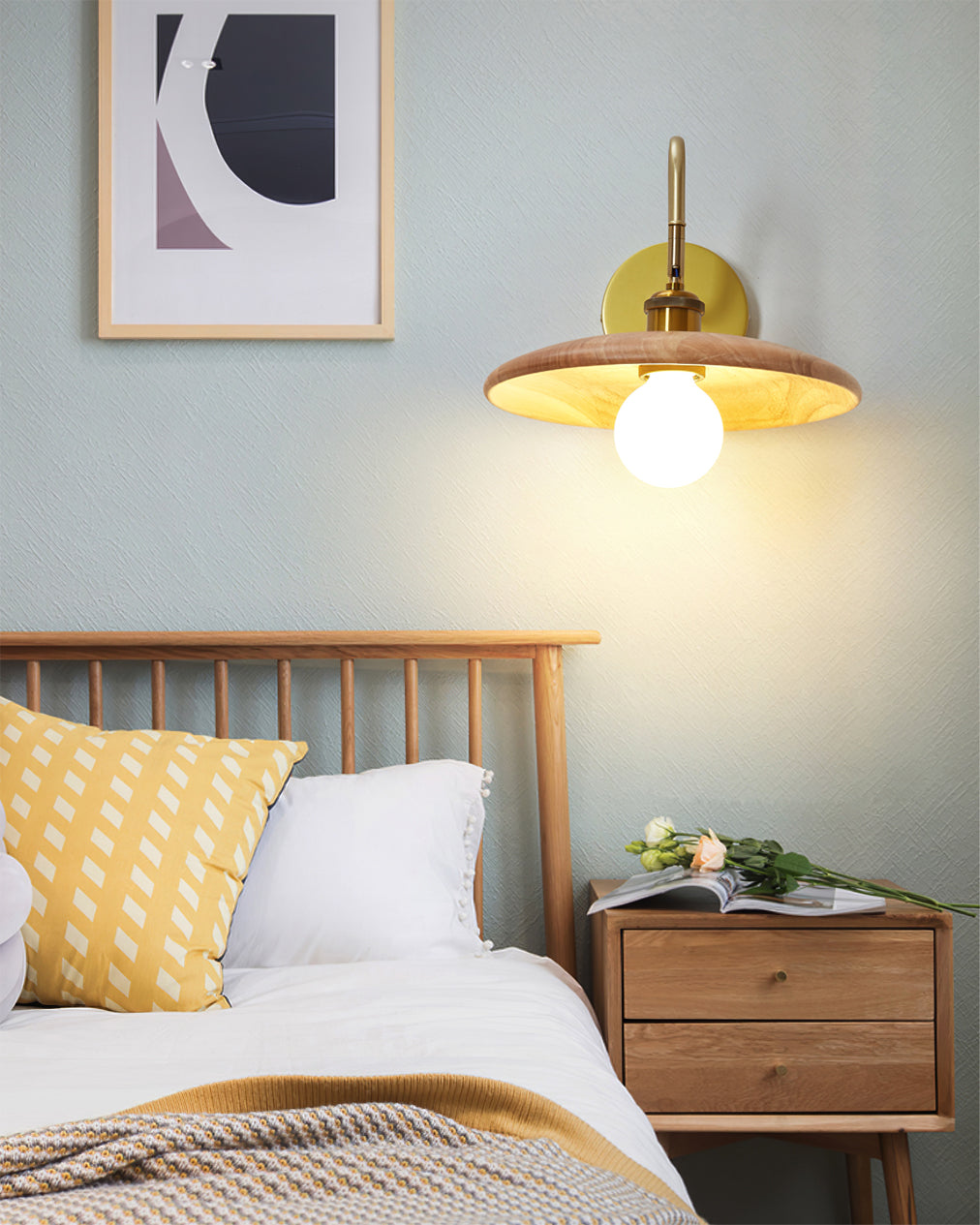 Justerbar vägglampa för sängbord