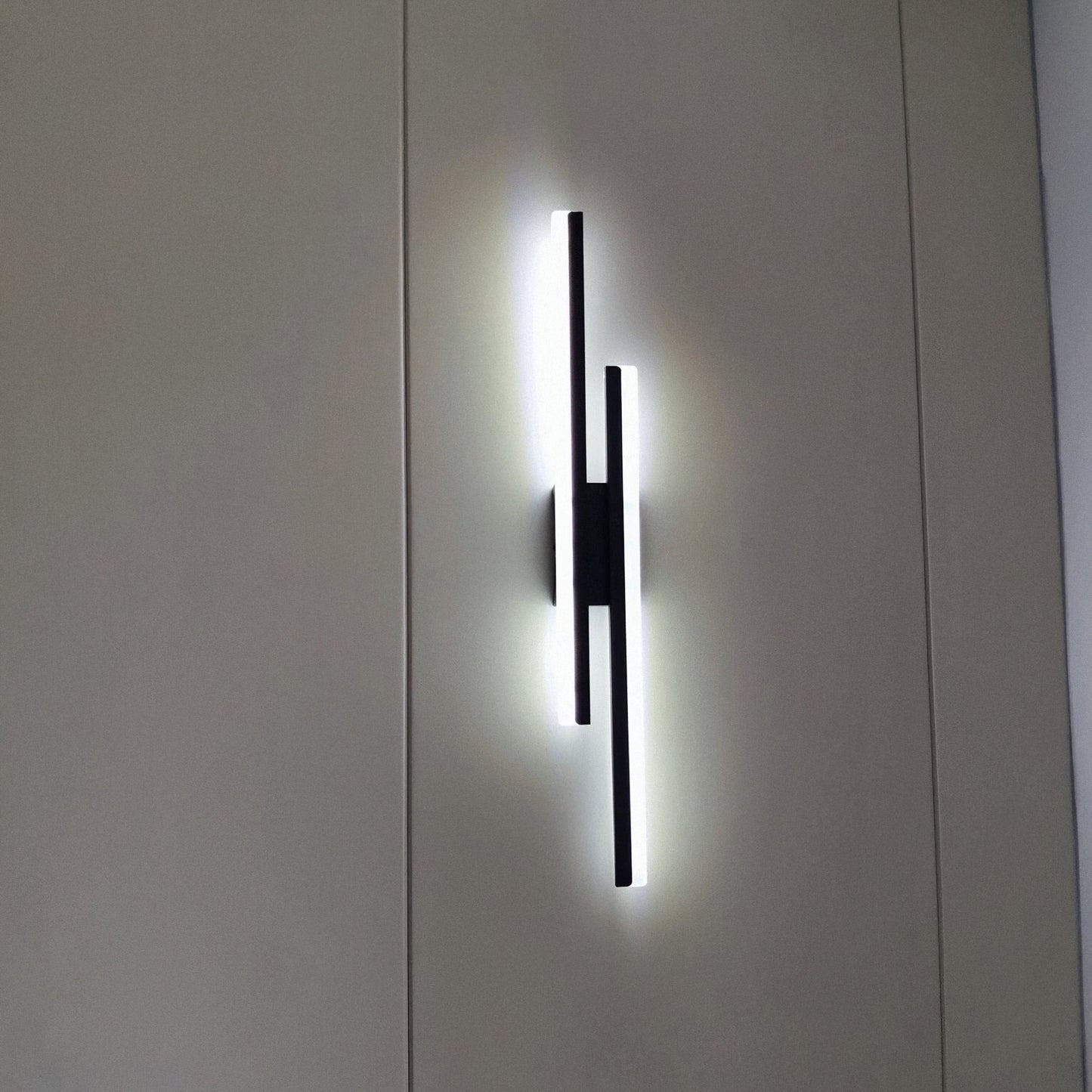 Simetric Vägglampa