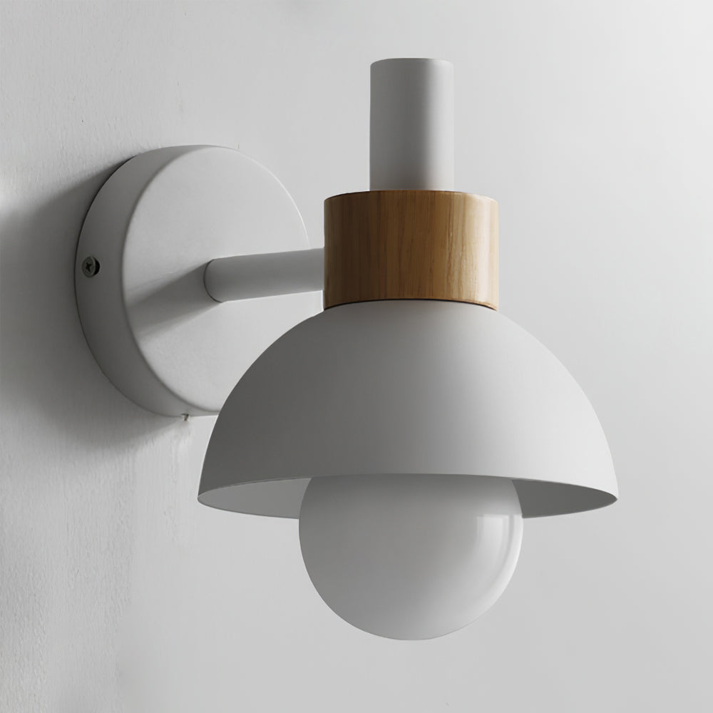 Minimalistisk vägglampa i trä