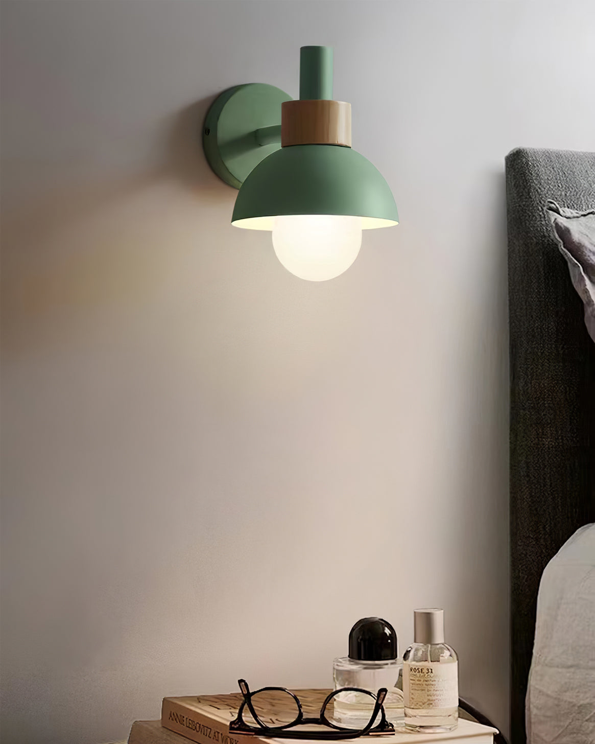 Minimalistisk vägglampa i trä