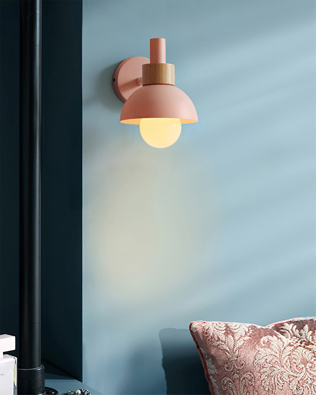 Minimalistisk vägglampa i trä