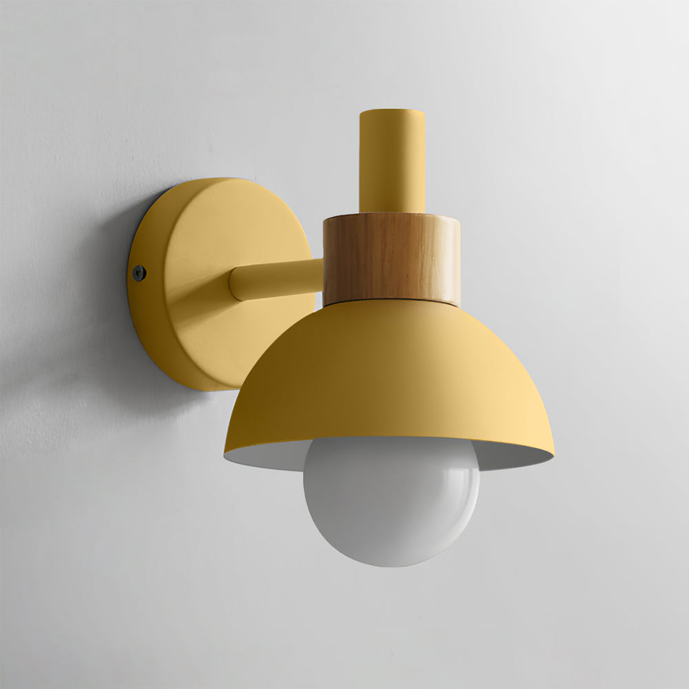 Minimalistisk vägglampa i trä