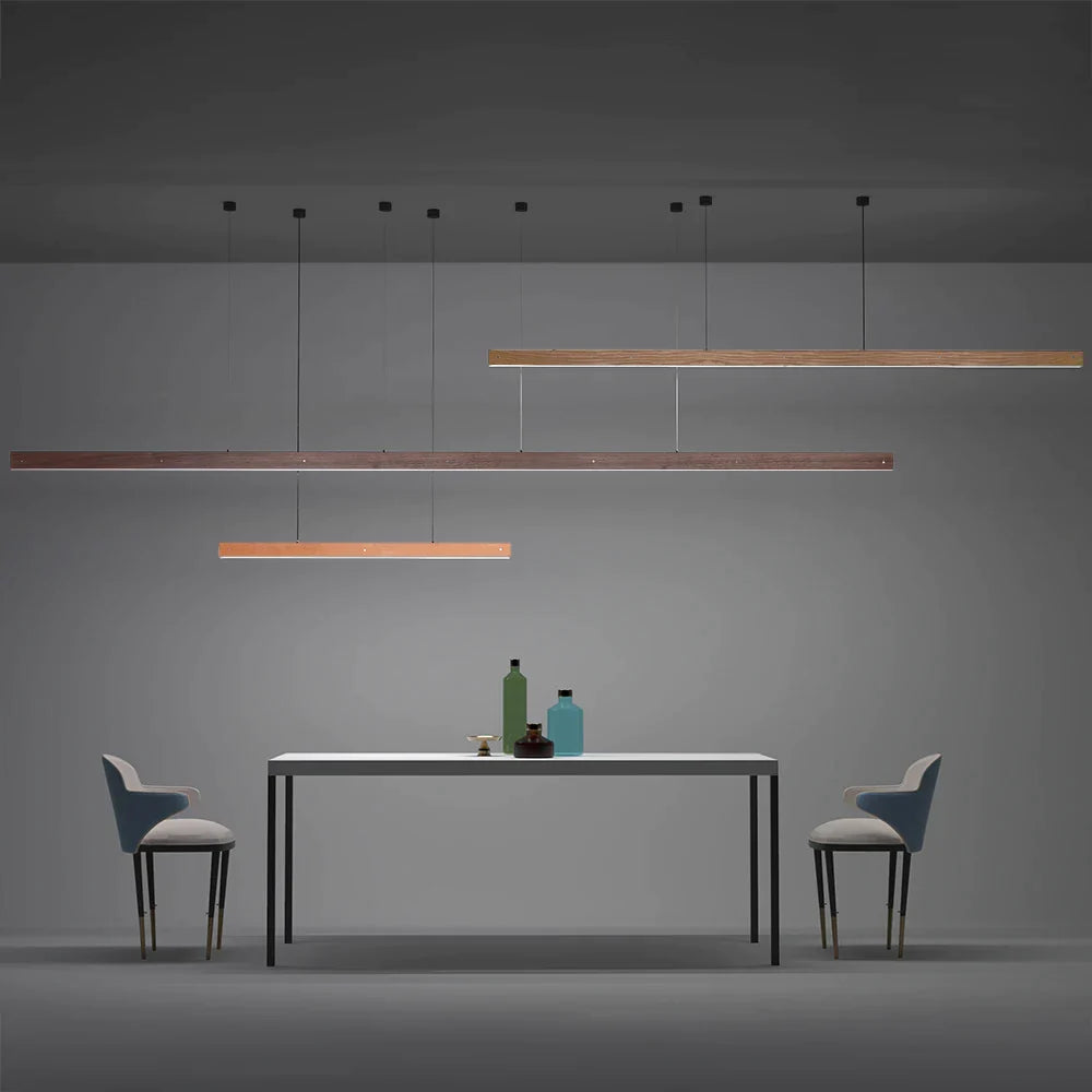 Lång pendellampa i trä