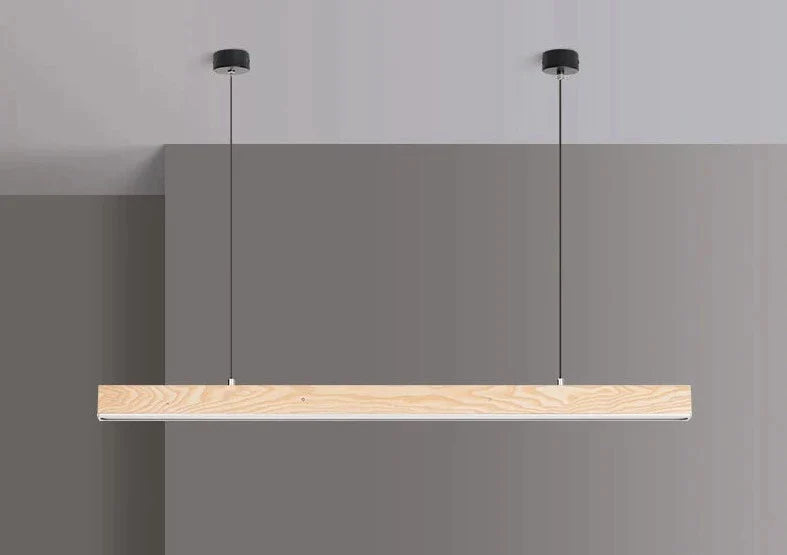 Lång pendellampa i trä