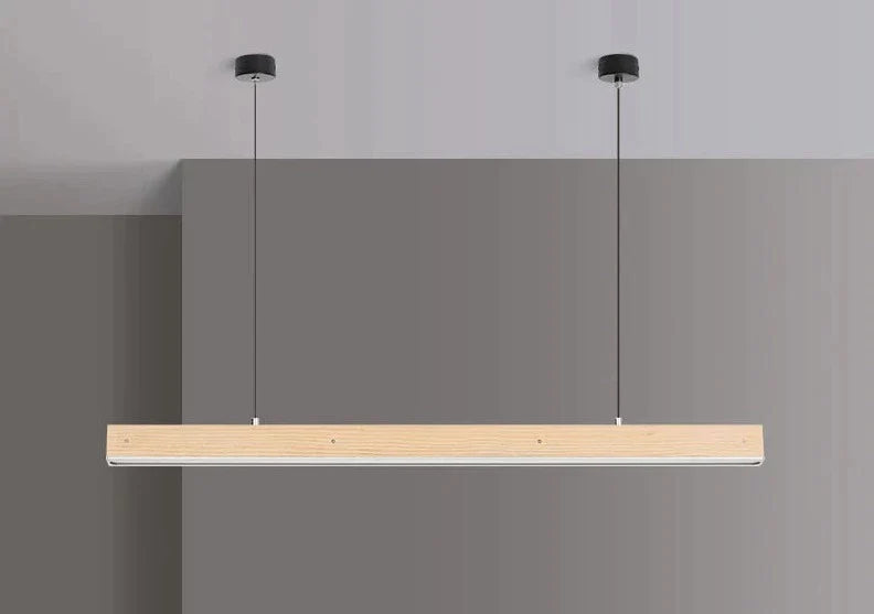 Lång pendellampa i trä