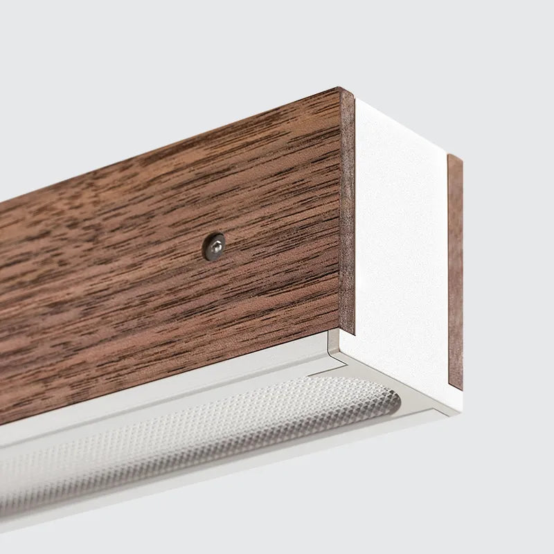 Lång pendellampa i trä