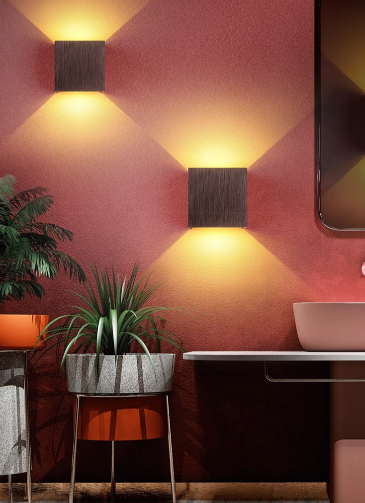 Minimalistisk vägglampa i aluminium