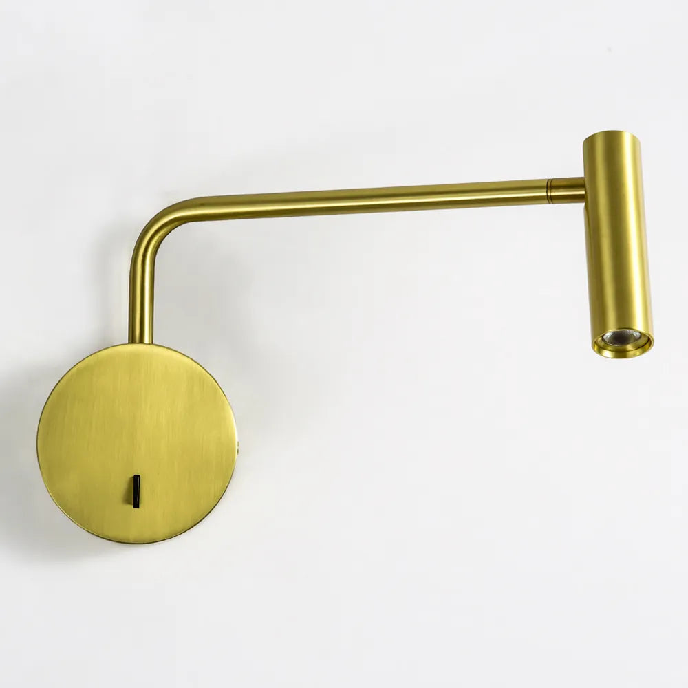 Vägglampa med stickpropp