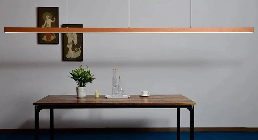 Lång pendellampa i trä