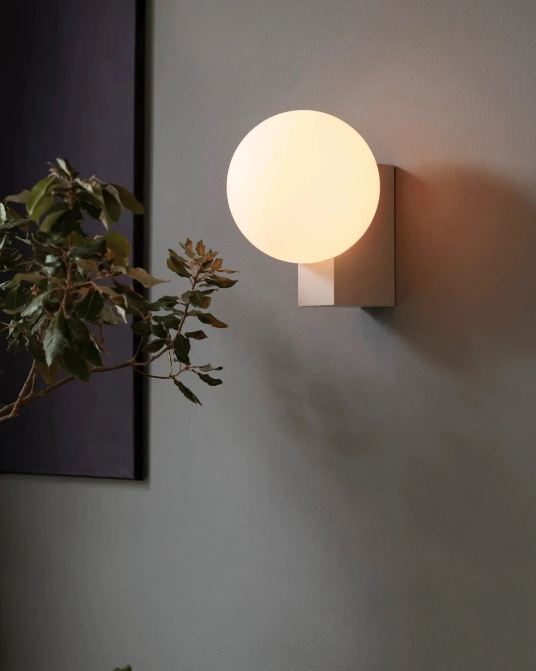 Minimalistisk vägglampa i trä