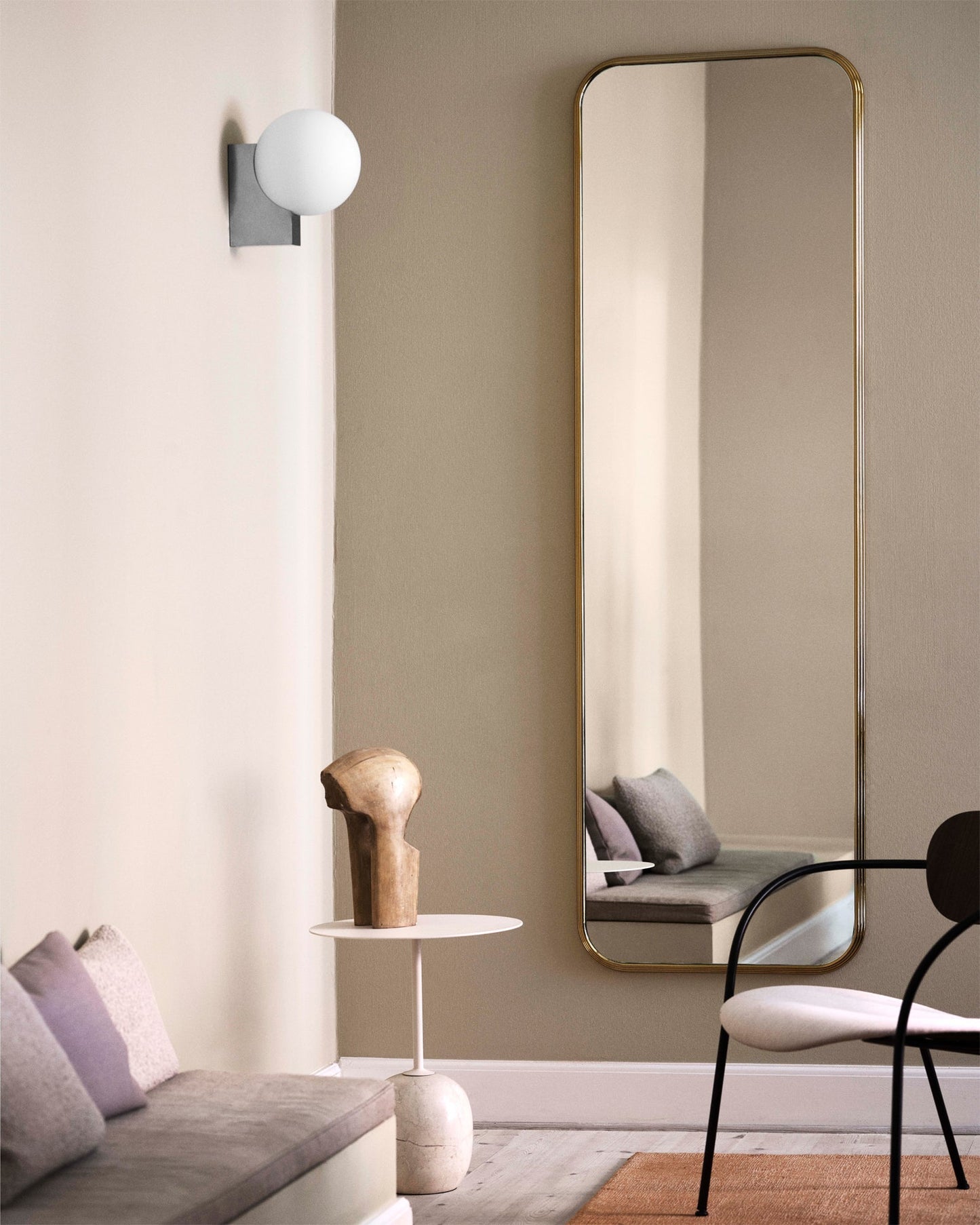 Minimalistisk vägglampa i trä