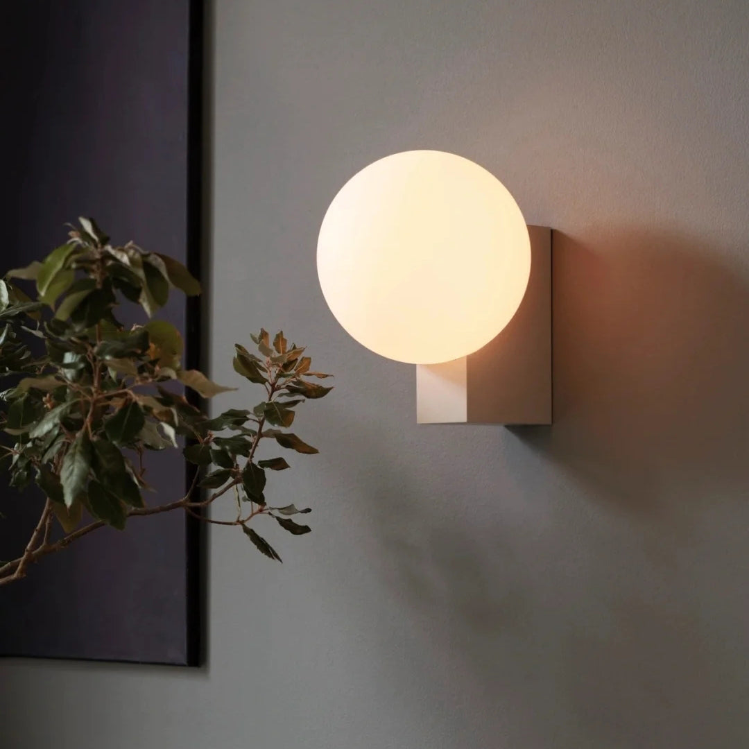 Minimalistisk vägglampa i trä