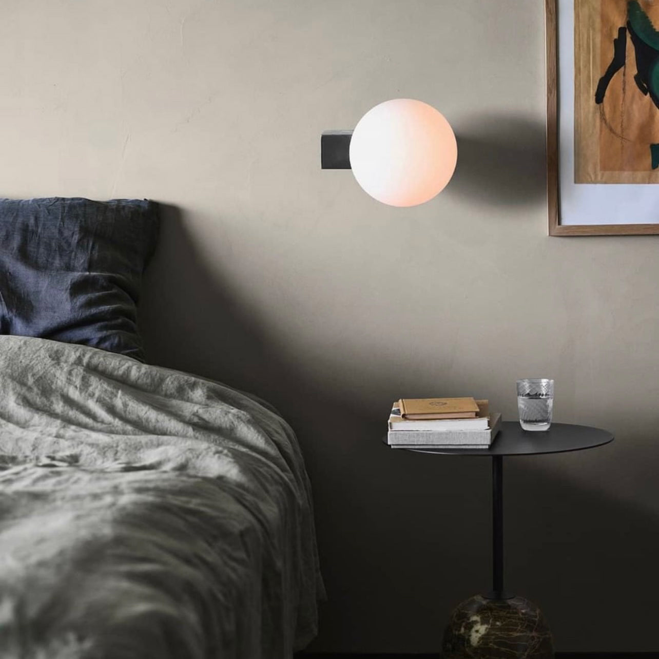 Minimalistisk vägglampa i trä