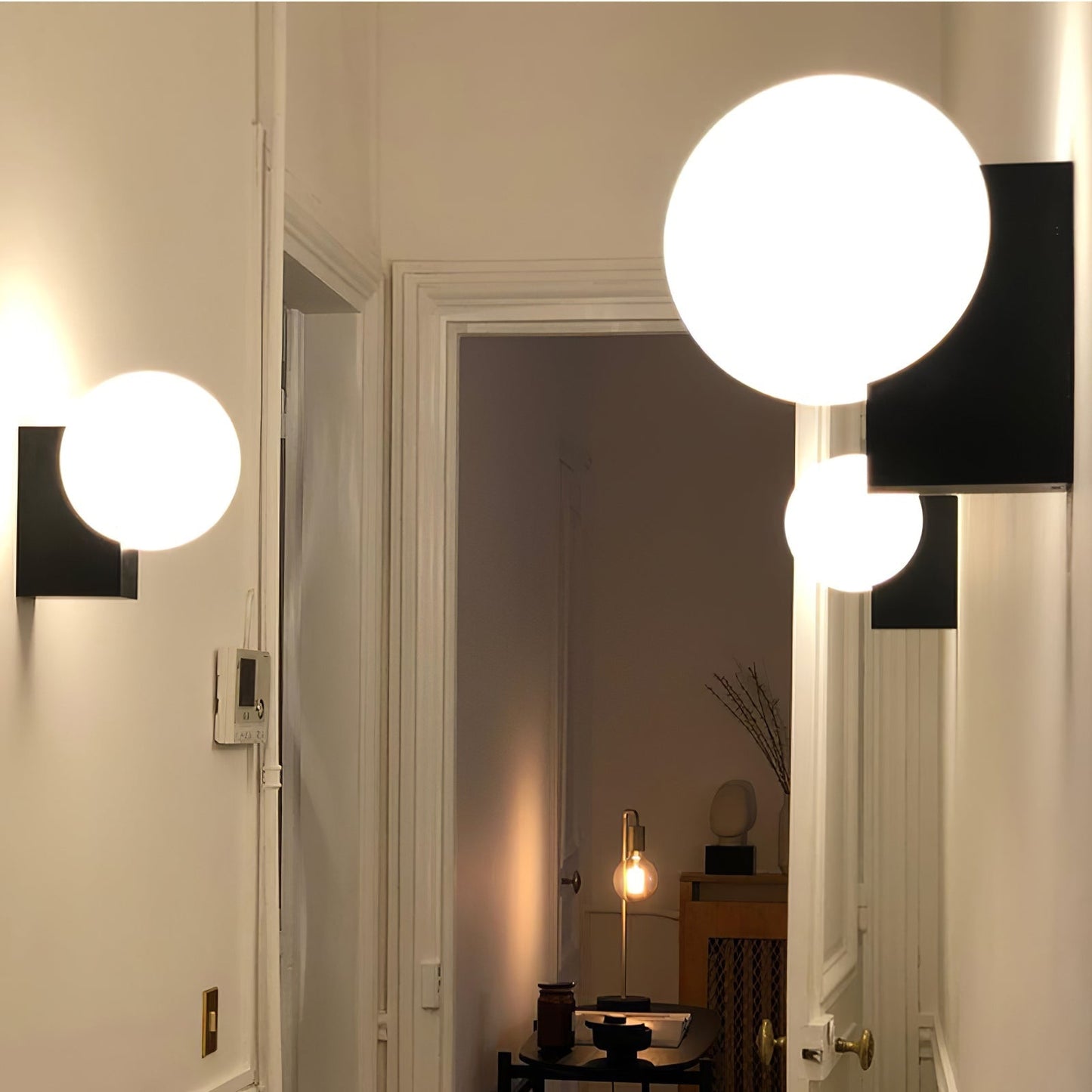 Minimalistisk vägglampa i trä