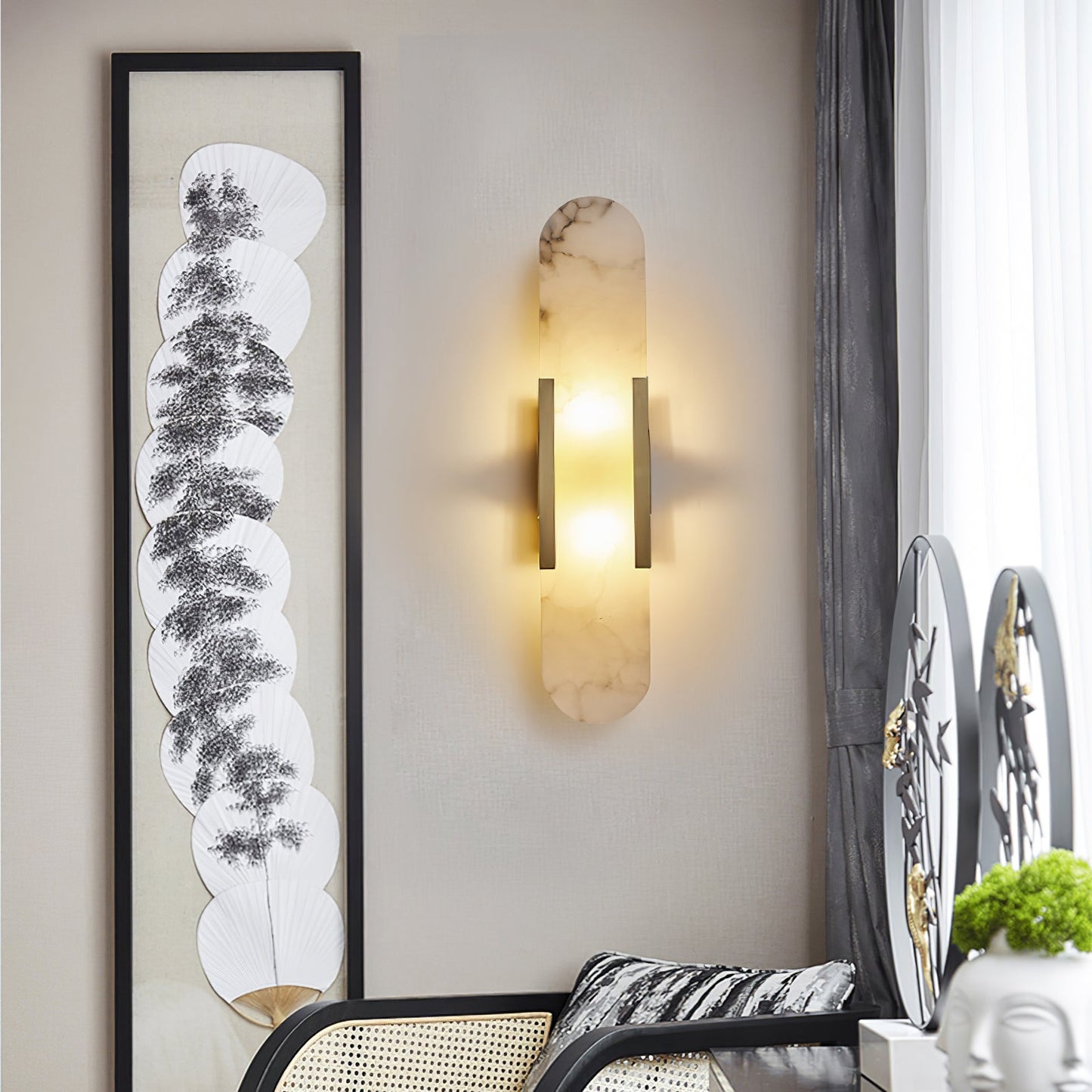 Oval vägglampa i marmor