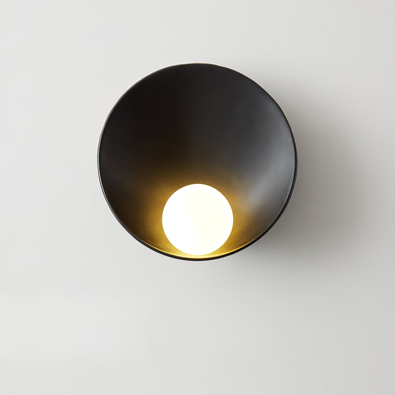 Rund nordisk vägglampa