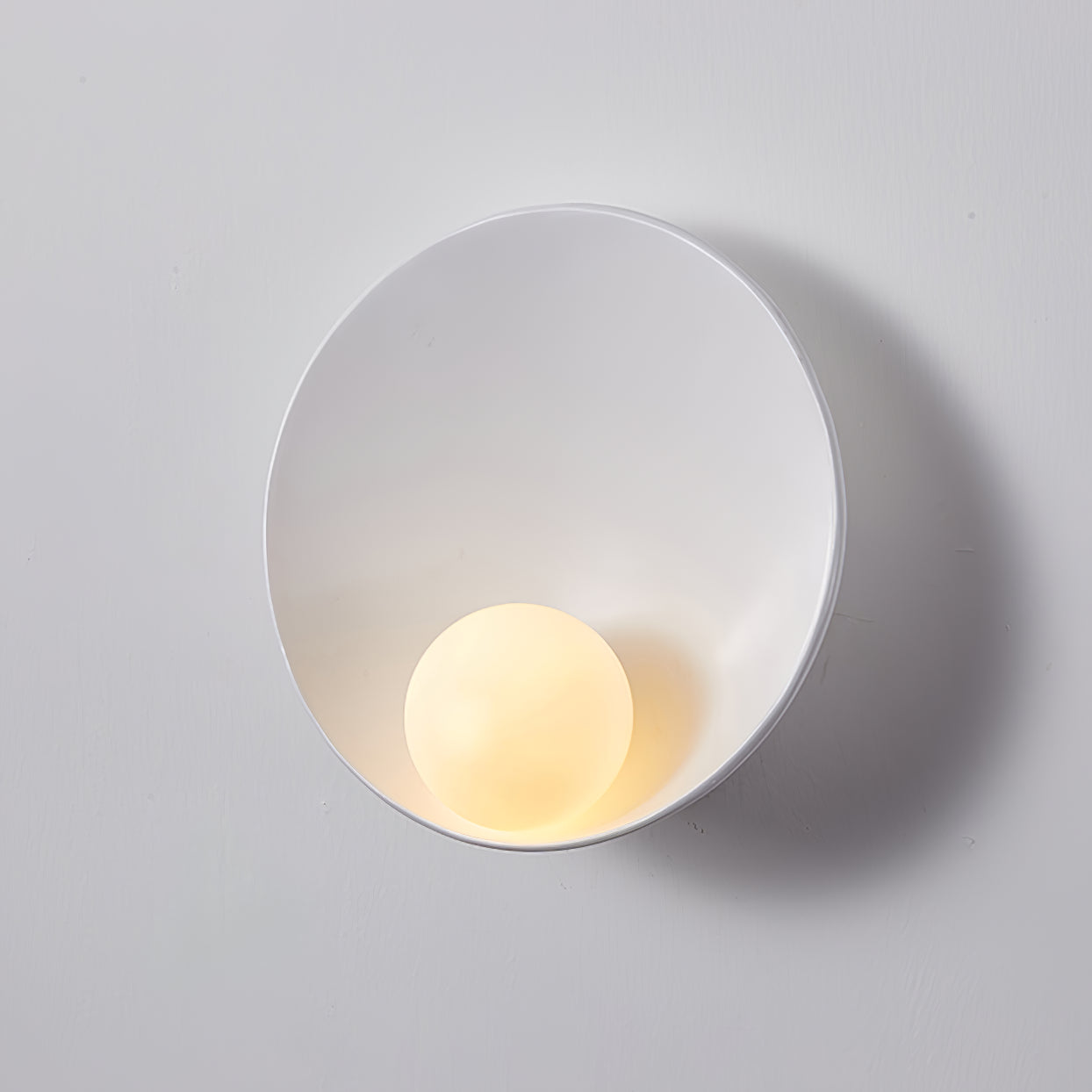 Rund nordisk vägglampa