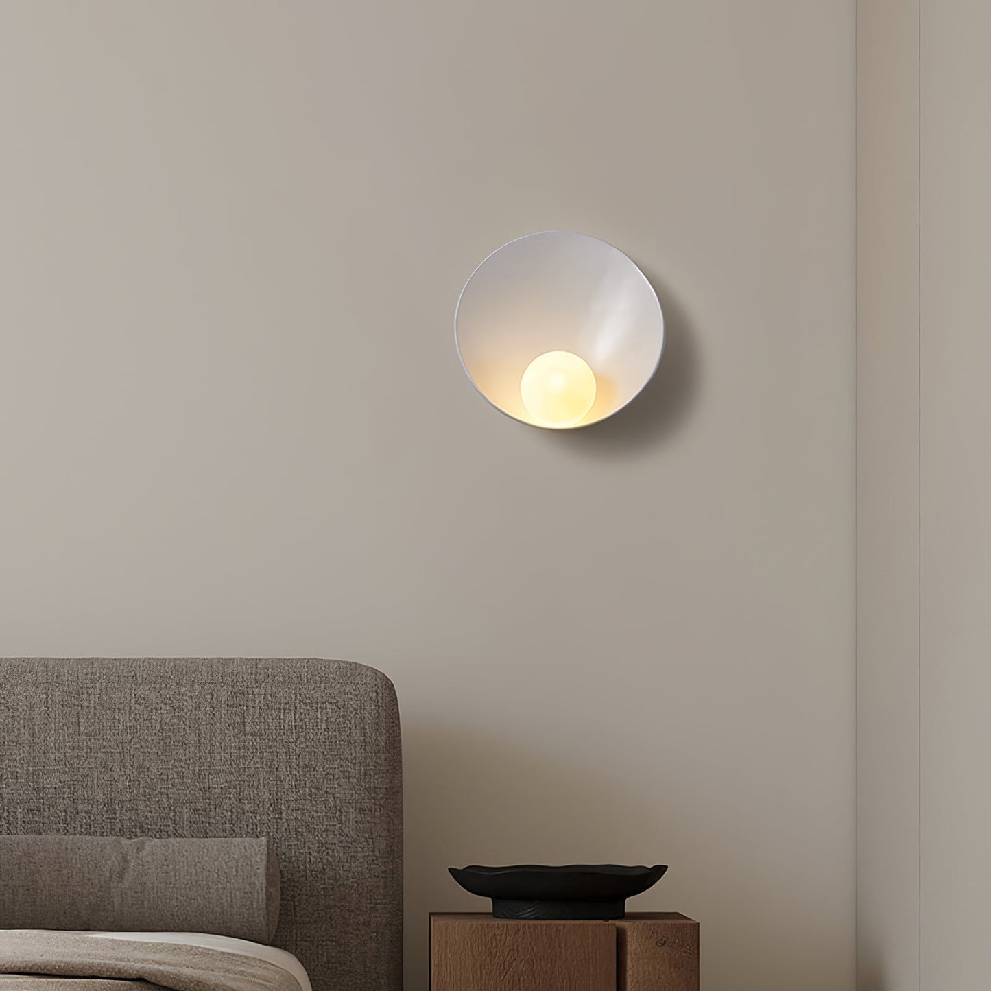 Rund nordisk vägglampa