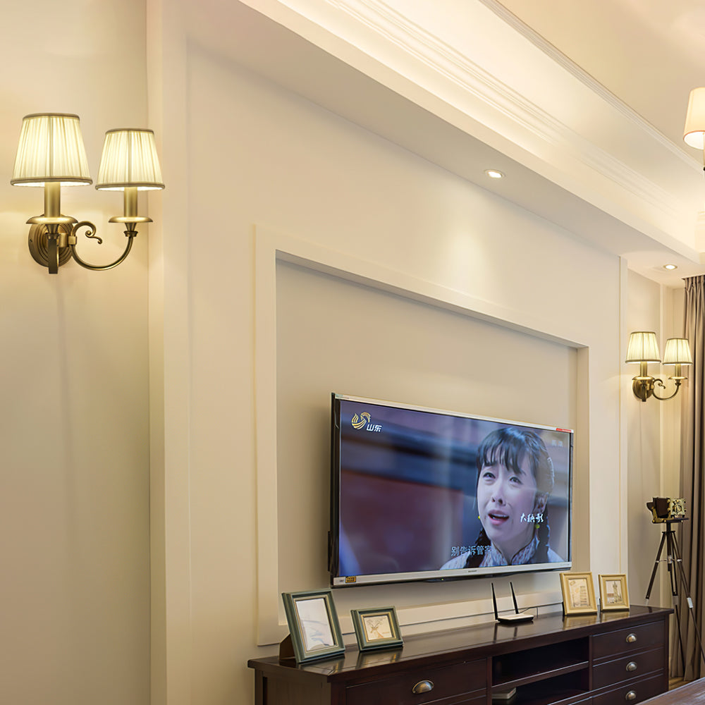 Vägglampa i kungligt guld