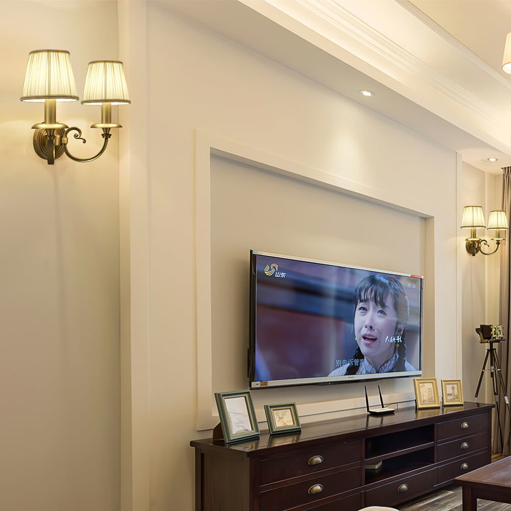 Vägglampa i kungligt guld