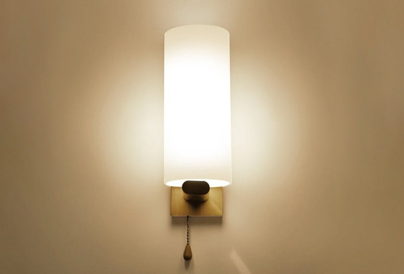 Led-vägglampa i modernt trä