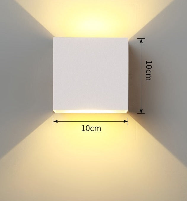 Minimalistisk vägglampa i aluminium