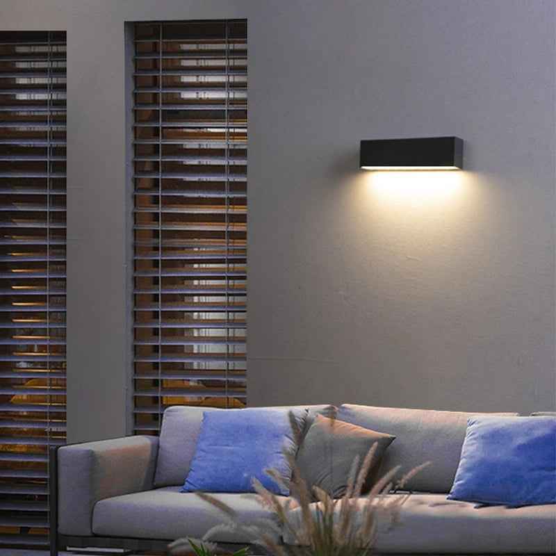 Vägglampa Luxely Gardens