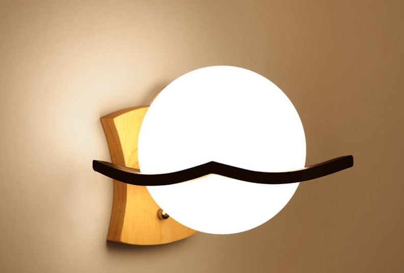 Led-vägglampa i modernt trä