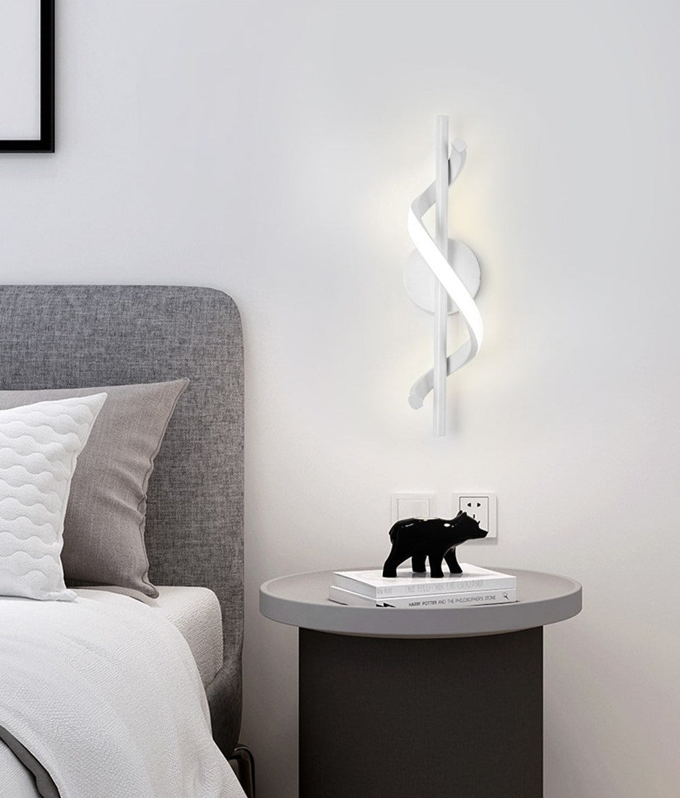 Modern spiralformad led-vägglampa