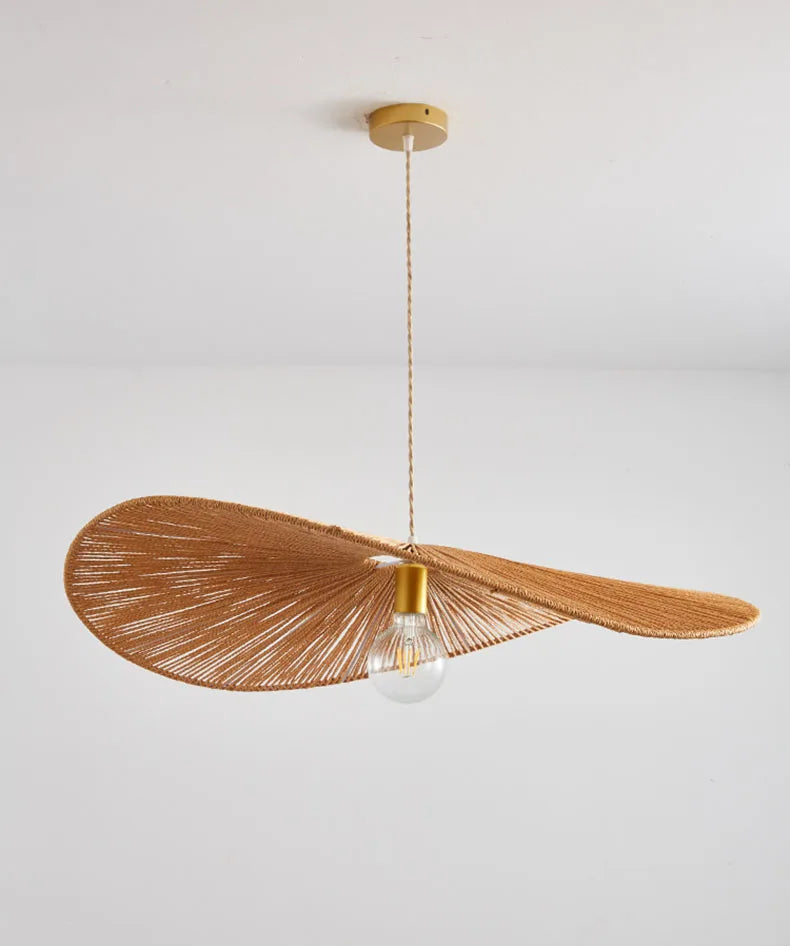 Taklampa i asiatisk rotting