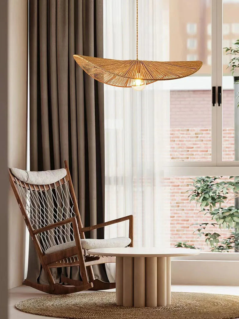 Taklampa i asiatisk rotting