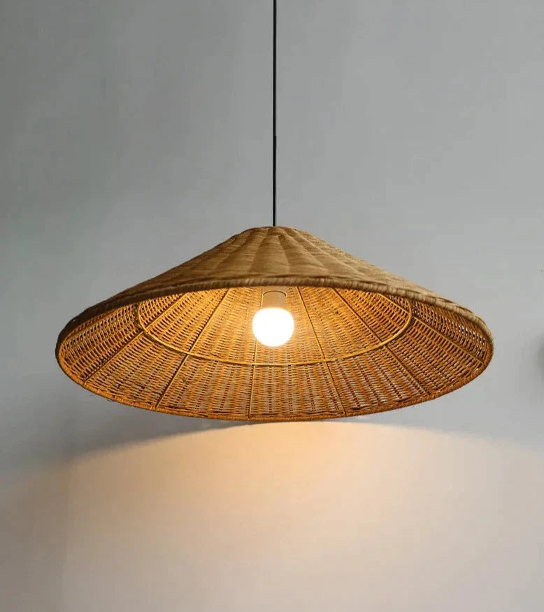 Ljuskrona i bambu och rotting