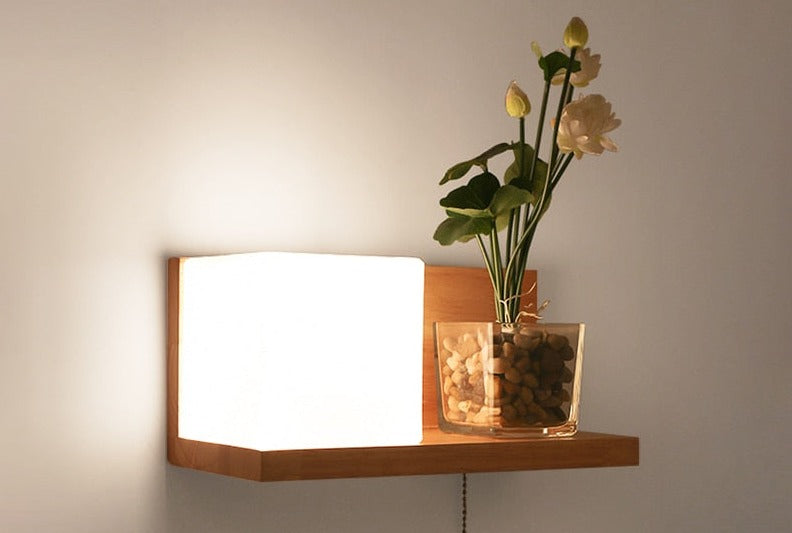 Led-vägglampa i modernt trä