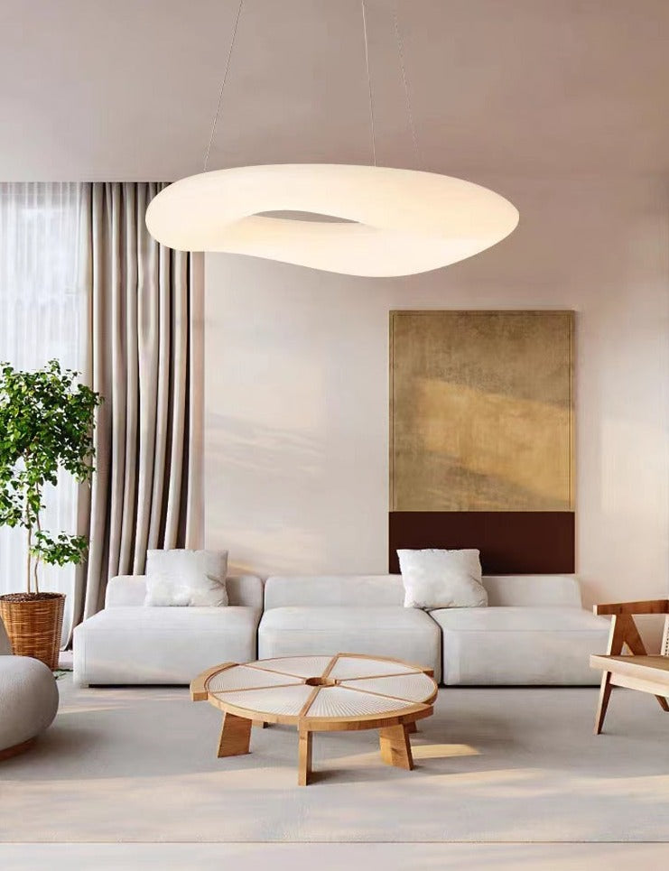 Taklampa med oval form