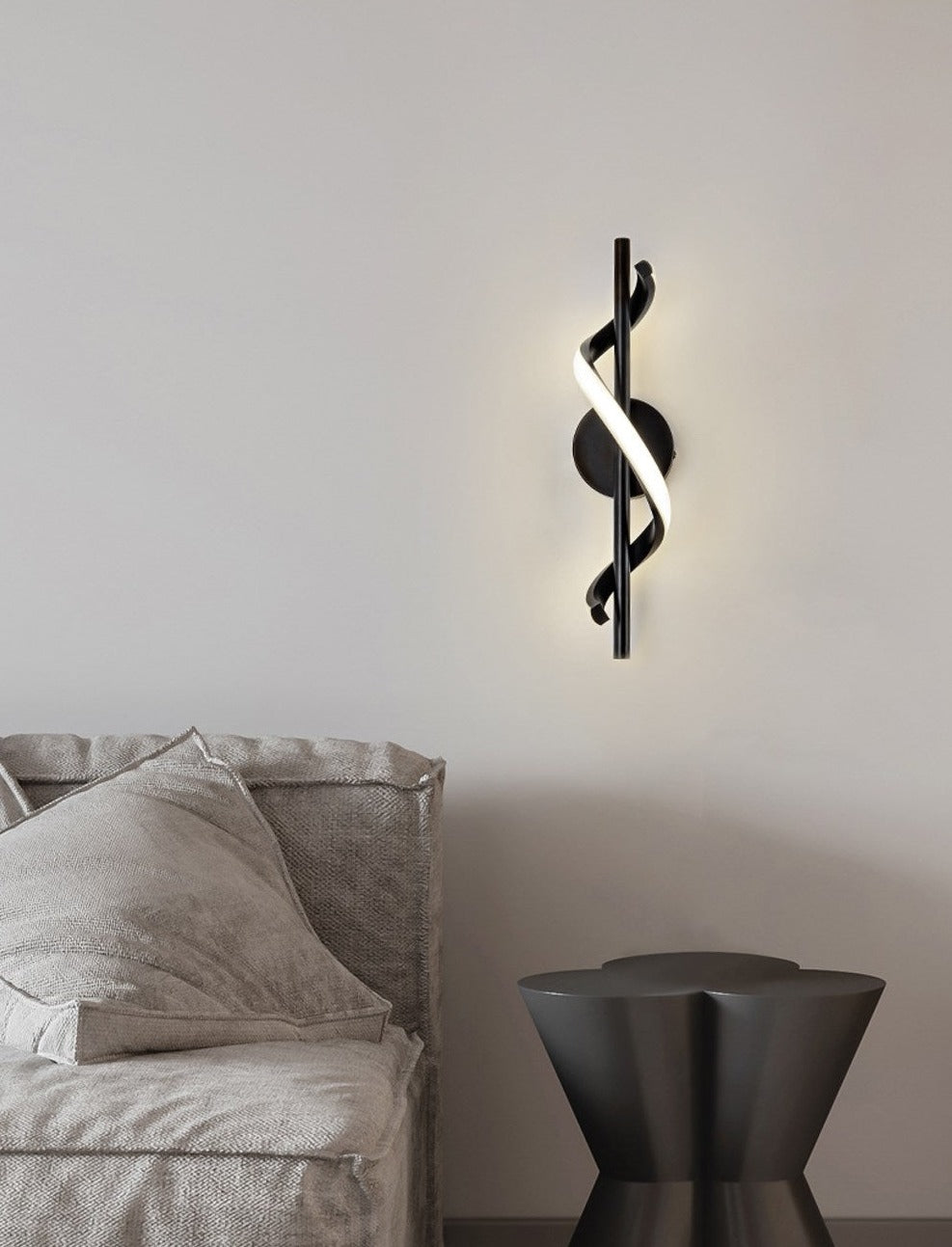 Modern spiralformad led-vägglampa