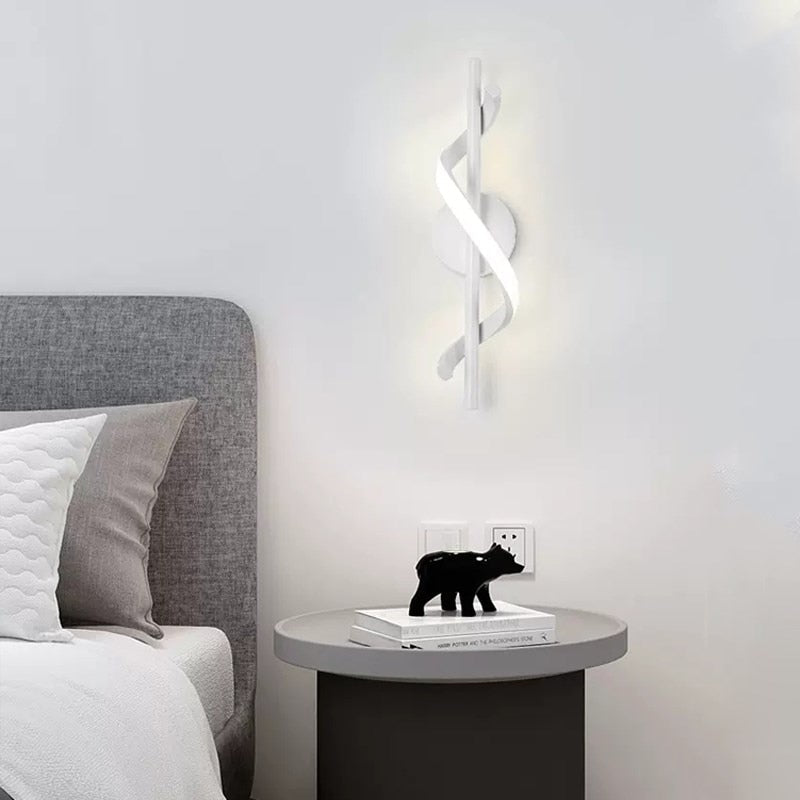 Modern spiralformad led-vägglampa