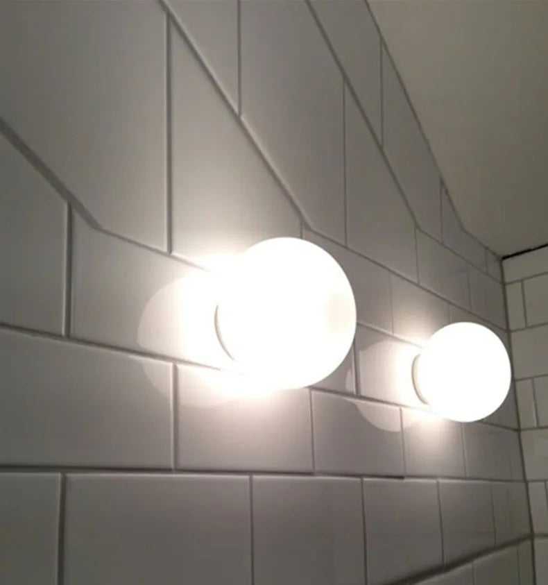 MODERNE vägglampa i frostat glas