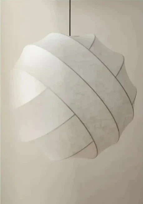 Wabi sabi hängsmycke med silkeskula