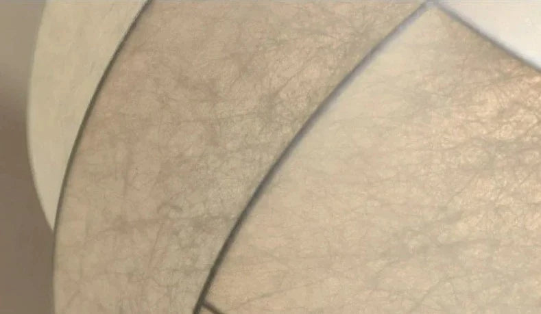 Wabi sabi hängsmycke med silkeskula