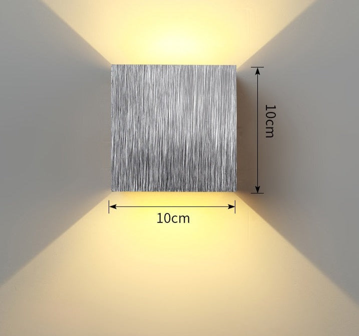 Minimalistisk vägglampa i aluminium