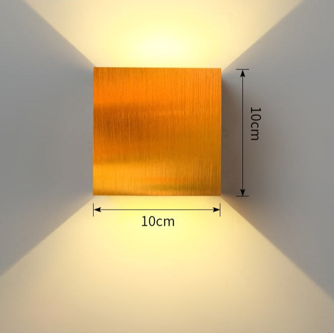 Minimalistisk vägglampa i aluminium