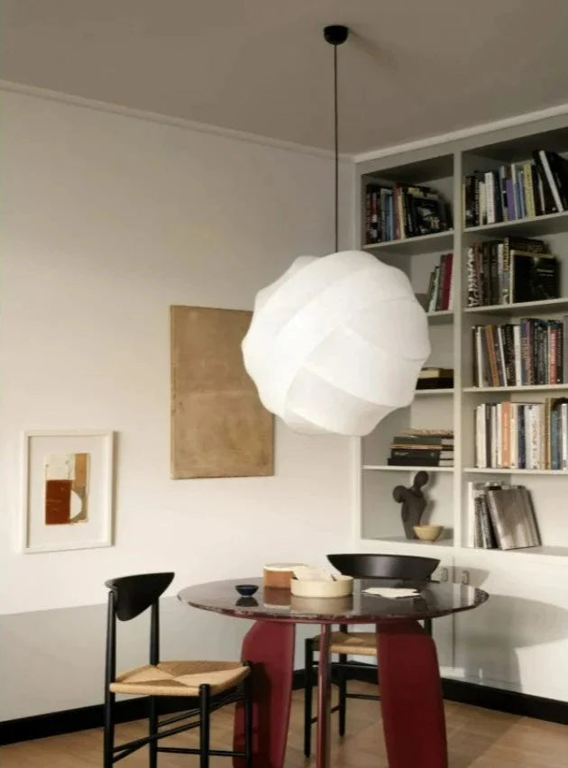 Wabi sabi hängsmycke med silkeskula