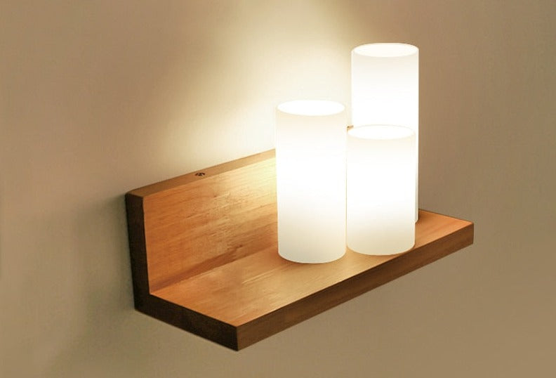 Led-vägglampa i modernt trä